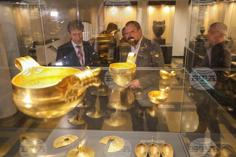 Национален археологически музей  - серия пощенски марки - тракийско наследство