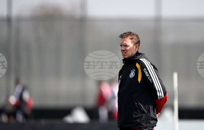 Селекционерът на Германия Юлиан Нагелсман призова да се говори открито за хомосексуалността във футбола