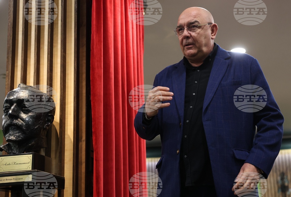 Сатиричен театър - маски - откриване