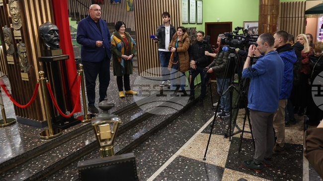 Горд съм, че днес „Васо Попа“, „Малкия Пацо“ и Катя Паскалева вече имат своето място сред нас, в Сатиричния театър, каза Калин Сърменов