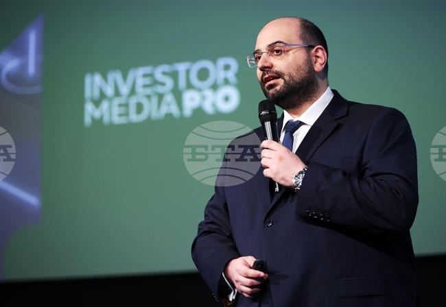 Средно по 700 млн. лева на ден се внасяха в търговските банки през първия месец от приемането на еврото, посочи главният секретар на Асоциацията на банките в България