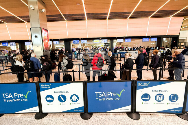 Дейността на големи летища в САЩ се нормализира след изплащане на възнагражденията на служители по сигурността 