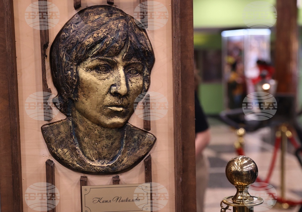 Сатиричен театър - маски - откриване