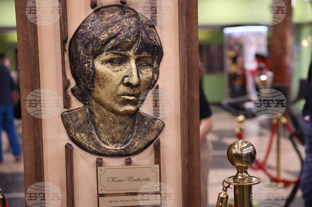 Сатиричен театър - маски - откриване