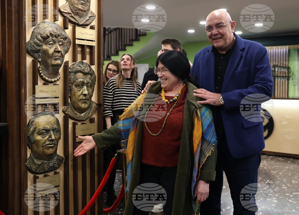 Сатиричен театър - маски - откриване