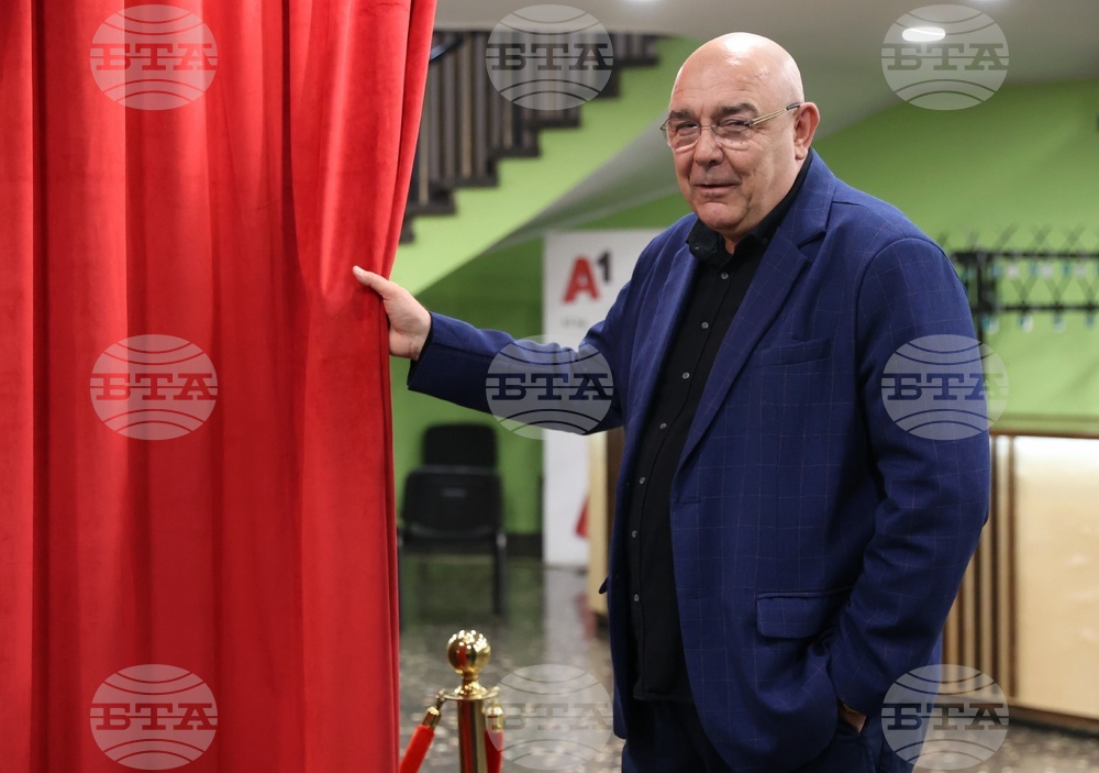 Сатиричен театър - маски - откриване