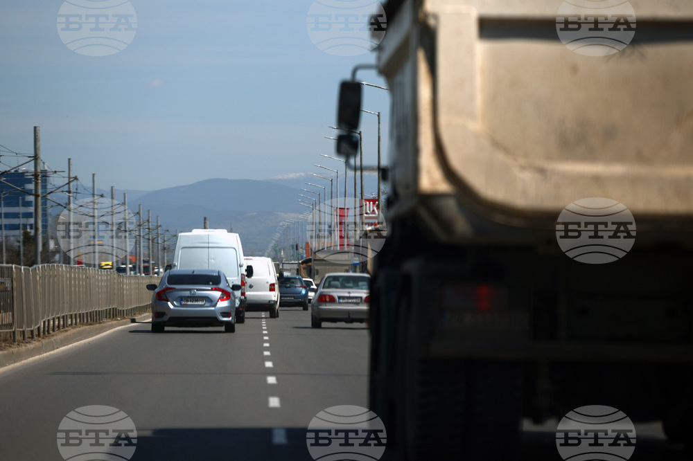 Автомобили - трафик