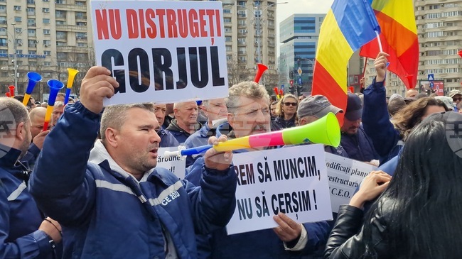 Без резултат завършиха преговорите между протестиращите миньори и румънския премиер; полицията използва сълзотворен газ след сблъсъци