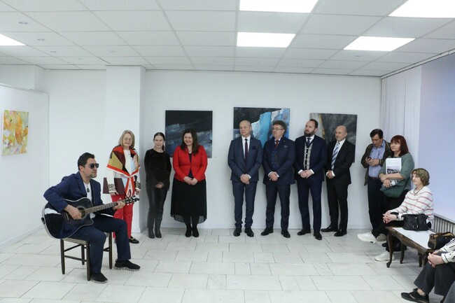 Изложба на художничката Албена Христова бе открита в Българския културен институт в Братислава