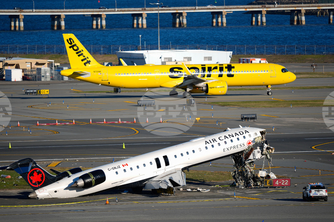 APTOPIX LaGuardia Crash