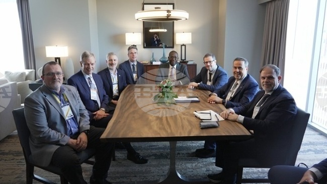 АНА-МПА: Гръцкият енергиен министър Папаставрос обсъди с „Шеврон“ ускоряване на проучването на въглеводороди южно от Кипър