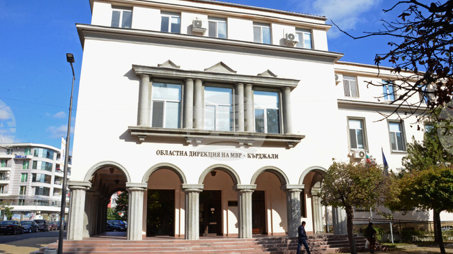 Полицията в Крумовград е задържала двама бракониери с незаконно оръжие