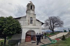 Село Опълченско - църква „Св. Пророк Илия“ - почистване