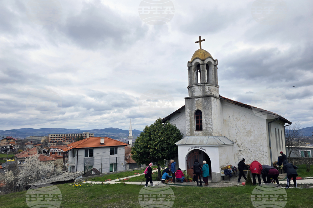 Село Опълченско - църква „Св. Пророк Илия“ - почистване
