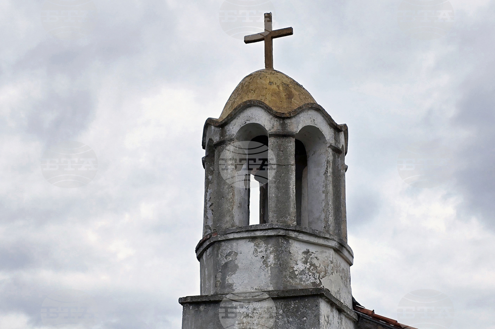Село Опълченско - църква „Св. Пророк Илия“ - почистване