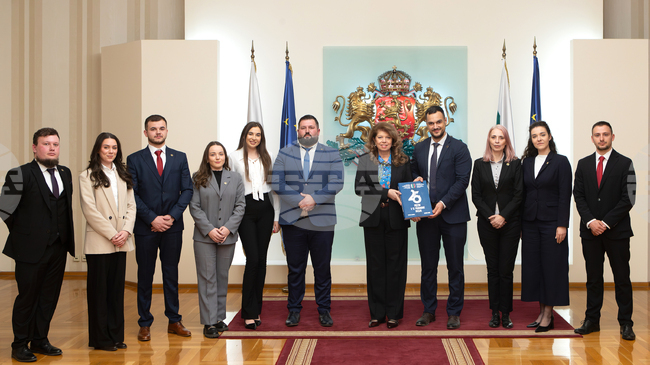 Президентът Илияна Йотова и новото ръководство на студентските съвети обсъдиха бъдещето на Студентския дом