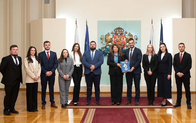 Президентът Илияна Йотова и новото ръководство на студентските съвети обсъдиха бъдещето на Студентския дом