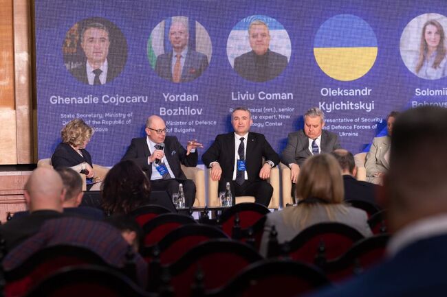 Заместник-министърът на отбраната Йордан Божилов е на посещение в Република Молдова