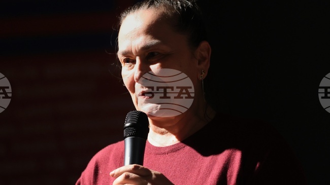 Романът „Стари сметки за уреждане“ е доказателство, че човек е проводник от идеалното към реалното, каза авторката Анелия Райчева