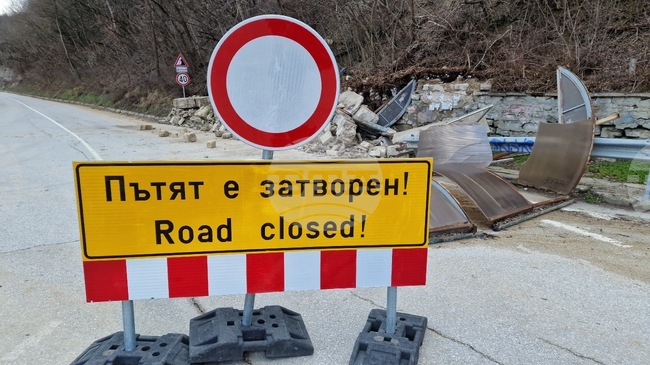 Държавата ще осигури средства за укрепване свлачището на хълма Трапезица във Велико Търново, е уверил служебният министър на културата