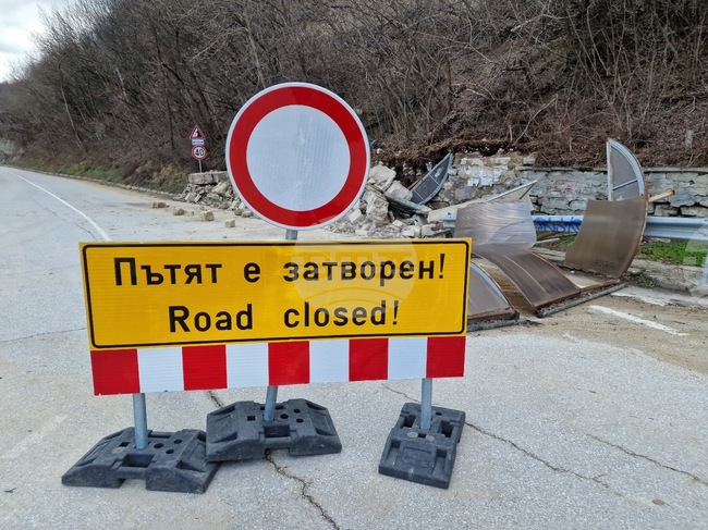 Държавата ще осигури средства за укрепване свлачището на хълма Трапезица във Велико Търново, е уверил служебният министър на културата