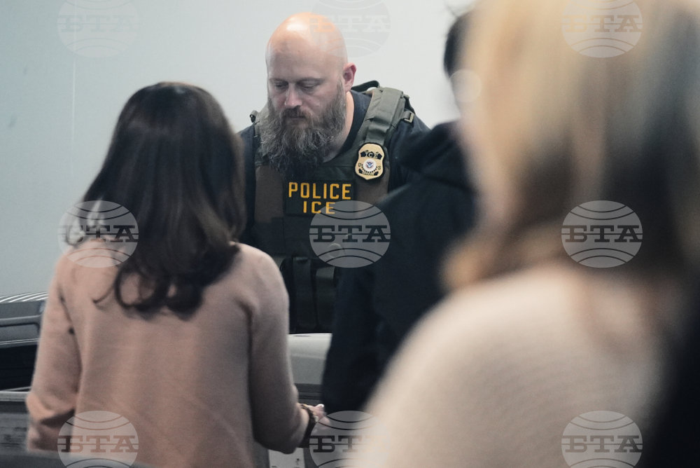 APTOPIX Travel Delays