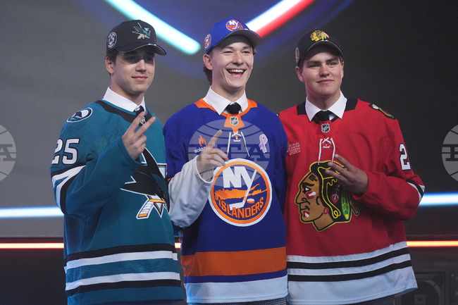 Blackhawks-Frondell-NHL Debut Hockey