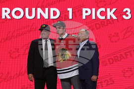 Blackhawks-Frondell-NHL Debut Hockey