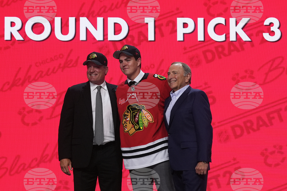 Blackhawks-Frondell-NHL Debut Hockey