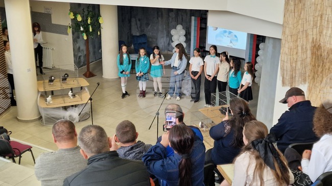 Учениците от пернишкото 10-о ОУ „Алеко Константинов“ отбелязаха Деня на гълъба