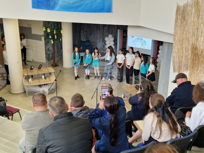 Учениците от пернишкото 10-о ОУ „Алеко Константинов“ отбелязаха Деня на гълъба