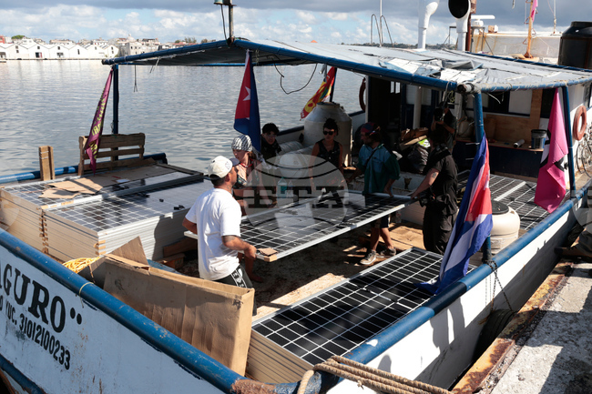 АФП: Двете изчезнали платноходки с хуманитарна помощ пристигнаха благополучно в Куба, съобщи бреговата охрана на САЩ