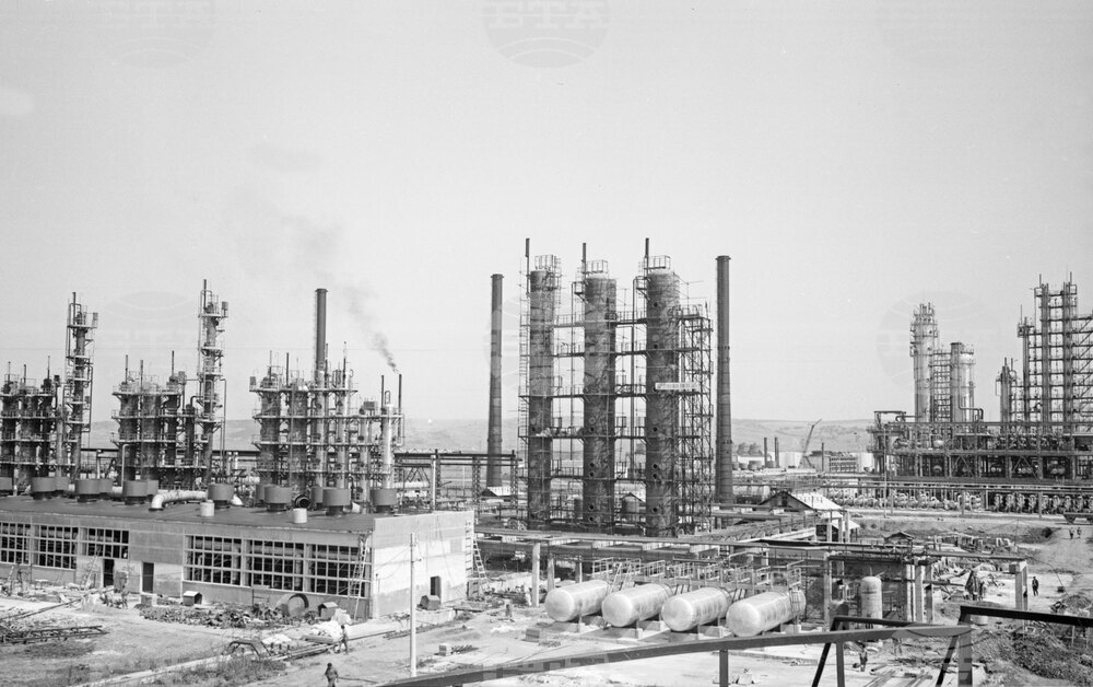 Откриване на Нефтохимическия комбинат край Плевен