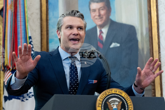 Американският министър на отбраната заяви, че ще разреши на военнослужещите да носят лично оръжие на територията на армейските бази в САЩ