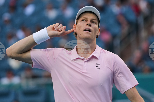 Яник Синер се класира за четвъртфиналите на тенис турнира в Маями, Александър Зверев също продължава без грешка