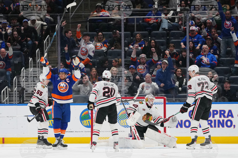 Blackhawks Islanders Hockey