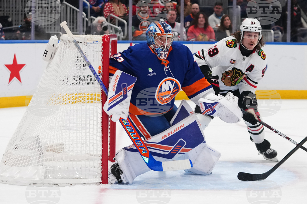 Blackhawks Islanders Hockey