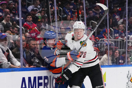 Blackhawks Islanders Hockey