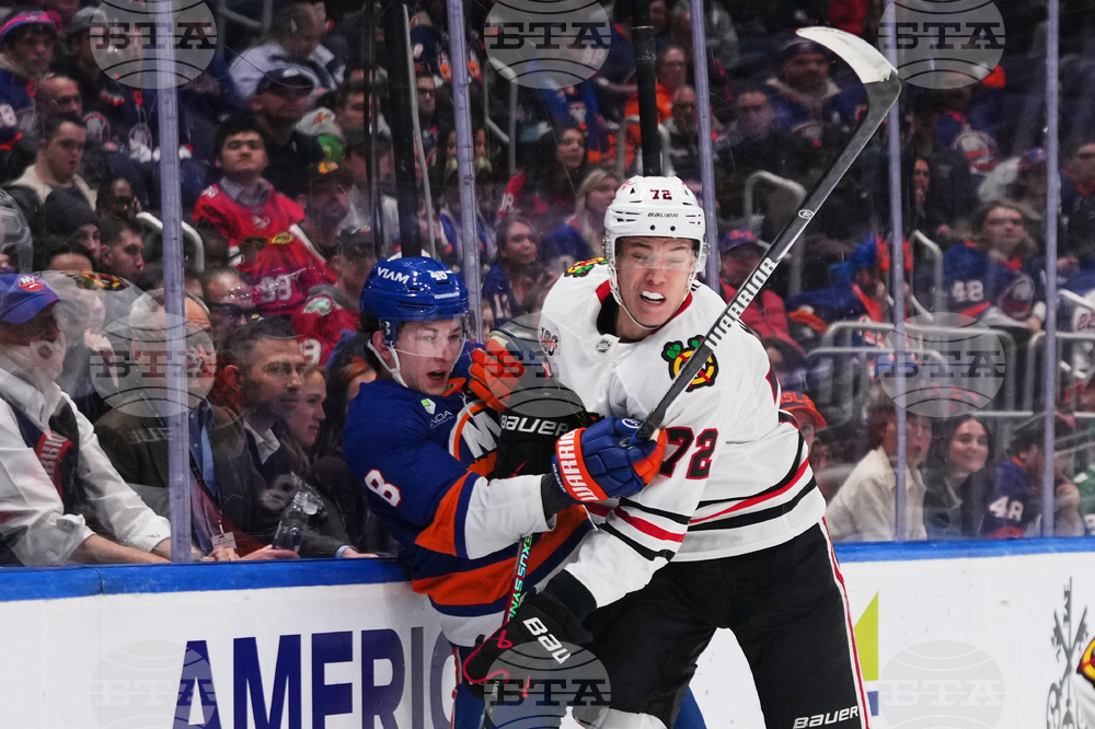 Blackhawks Islanders Hockey