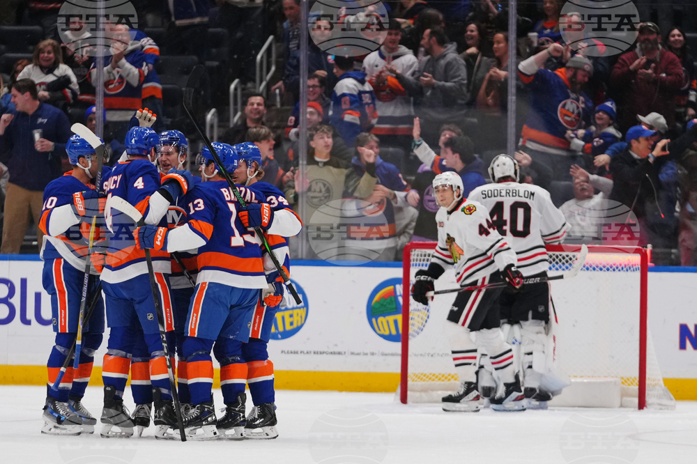 Blackhawks Islanders Hockey
