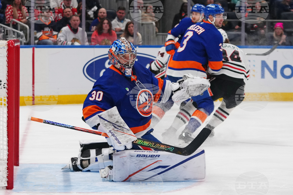 Blackhawks Islanders Hockey