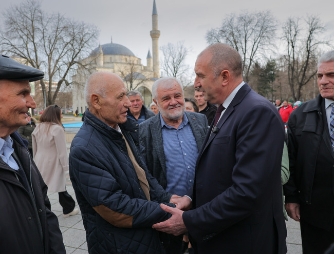 Румен Радев: Решаващата за бъдещето на България кауза на тези избори е да изхвърлим модела "Пеевски-Борисов" от властта и да му отрежем достъпа до публичен ресурс