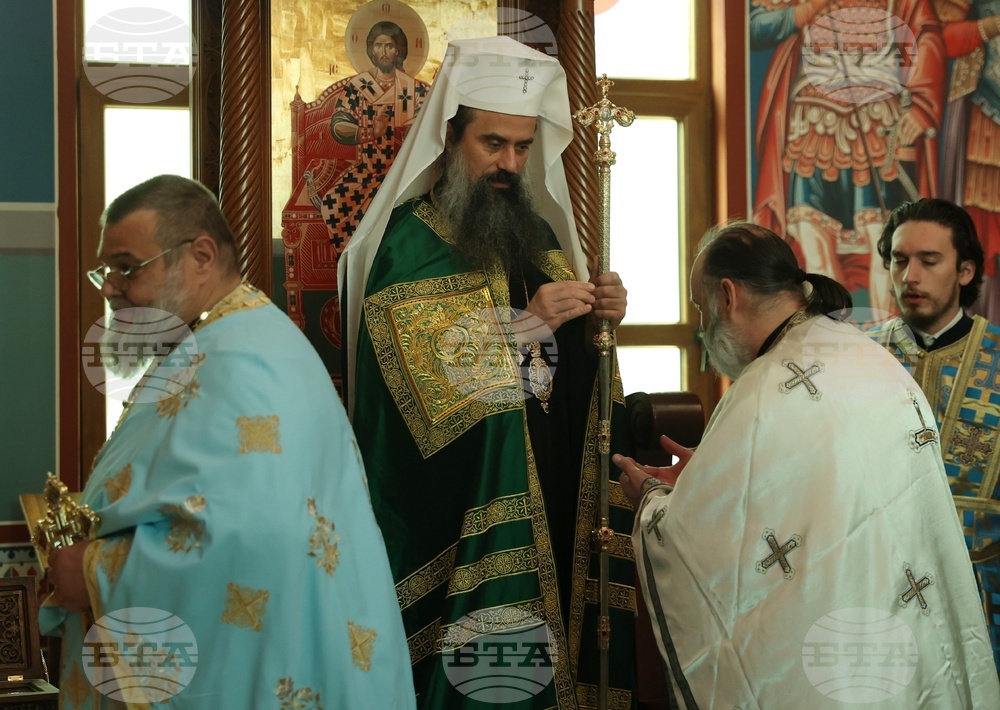 Храм „Свето Благовещение“- патриарх Даниил- света златоустова литургия