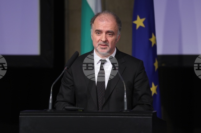 Ако нямахме кирилицата, днес нямаше да има България, каза министърът на културата Найден Тодоров на форума „Духовното наследство в дигиталния век“