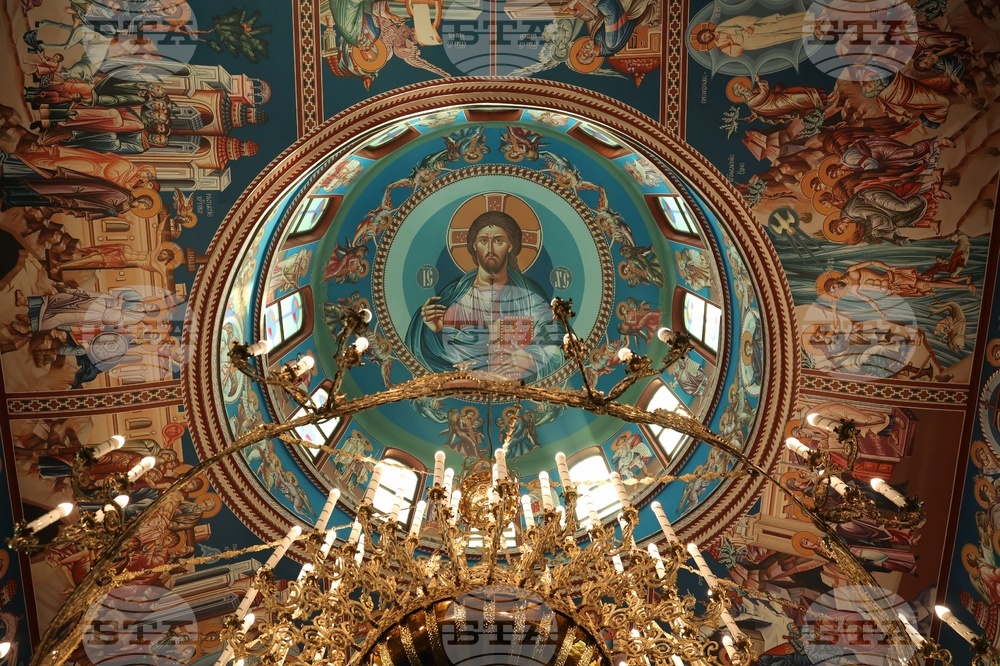 Храм „Свето Благовещение“- патриарх Даниил- света златоустова литургия