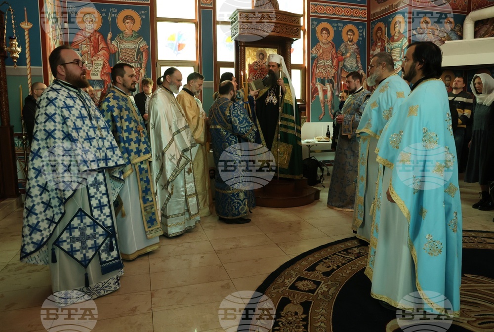 Храм „Свето Благовещение“- патриарх Даниил- света златоустова литургия