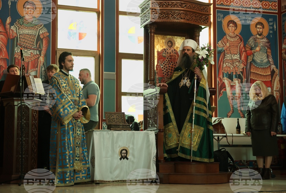 Храм „Свето Благовещение“- патриарх Даниил- света златоустова литургия