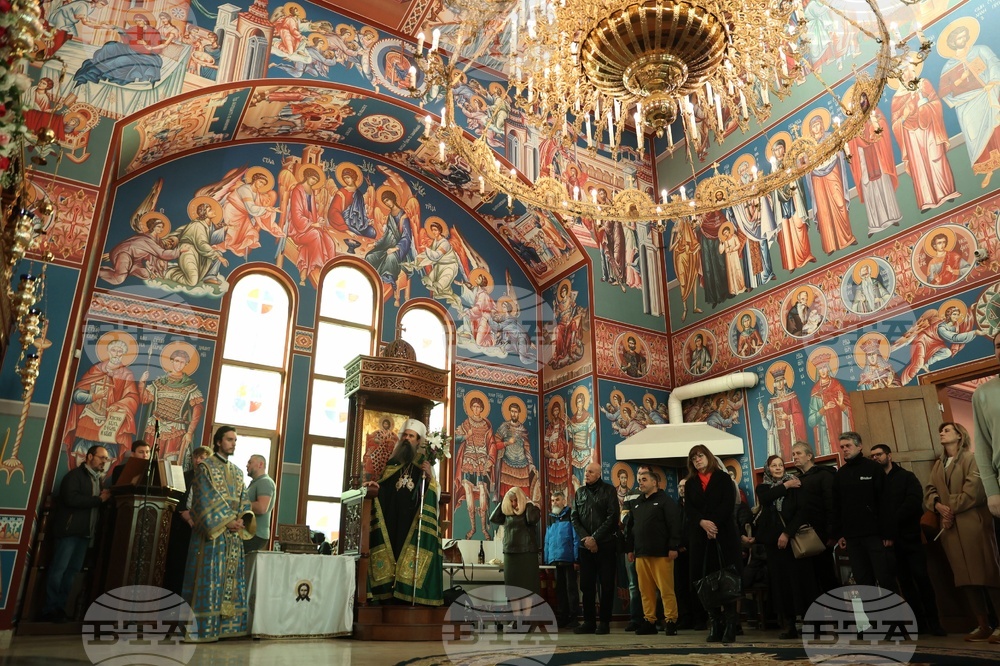 Храм „Свето Благовещение“- патриарх Даниил- света златоустова литургия