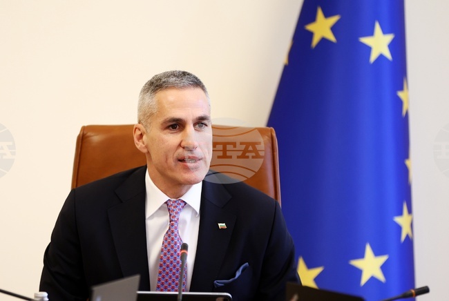 Служебният премиер Андрей Гюров обсъди с финансови експерти мерките срещу ефектите от кризата в Близкия изток