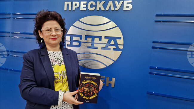 Среща с мексиканската писателка София Сеговия и преводачката Рада Ганкова ще има в Шумен на 26 март